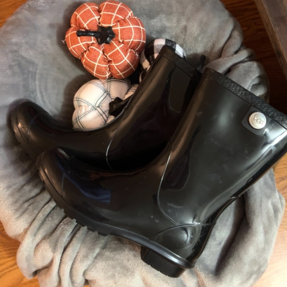 Ugg rain boots